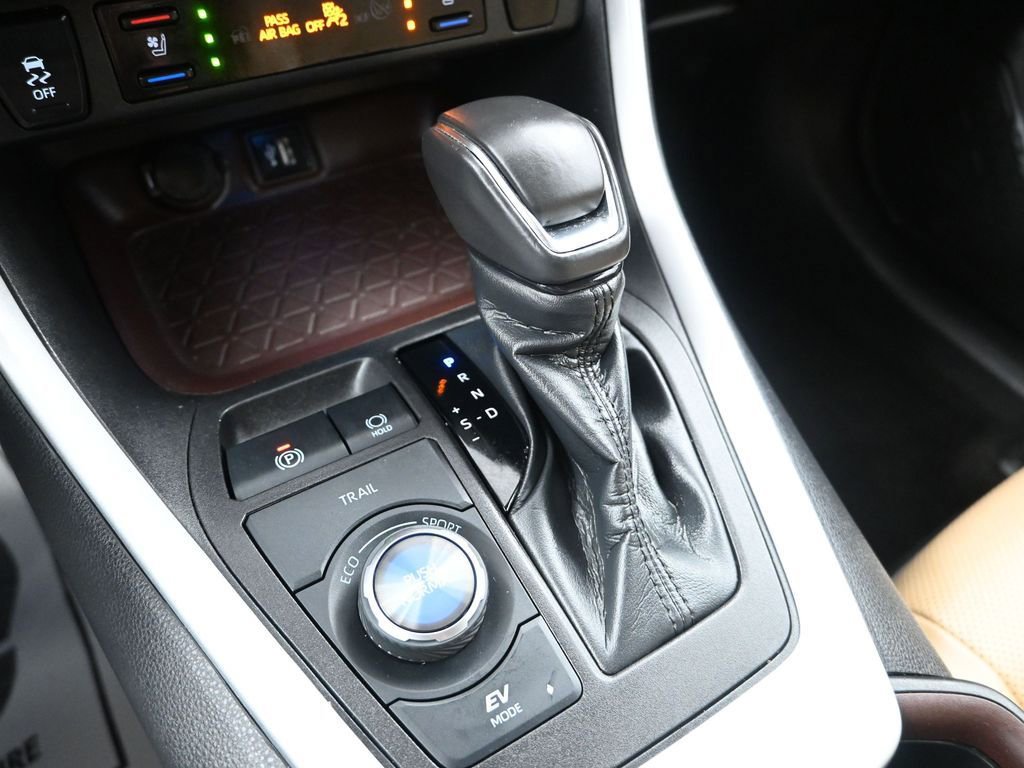 Used 2023 Toyota RAV4 Limited image 22