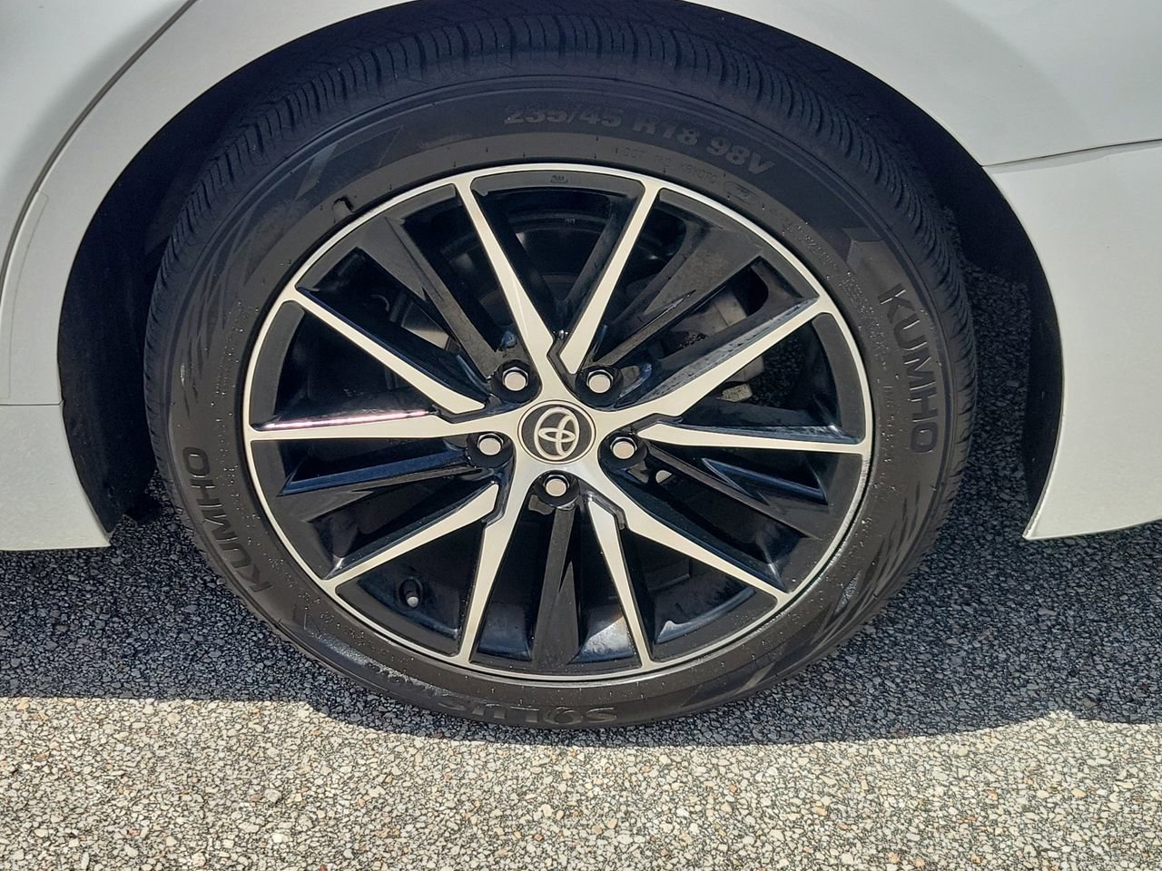 Used 2023 Toyota Camry SE w/ Convenience Package FWD image 5