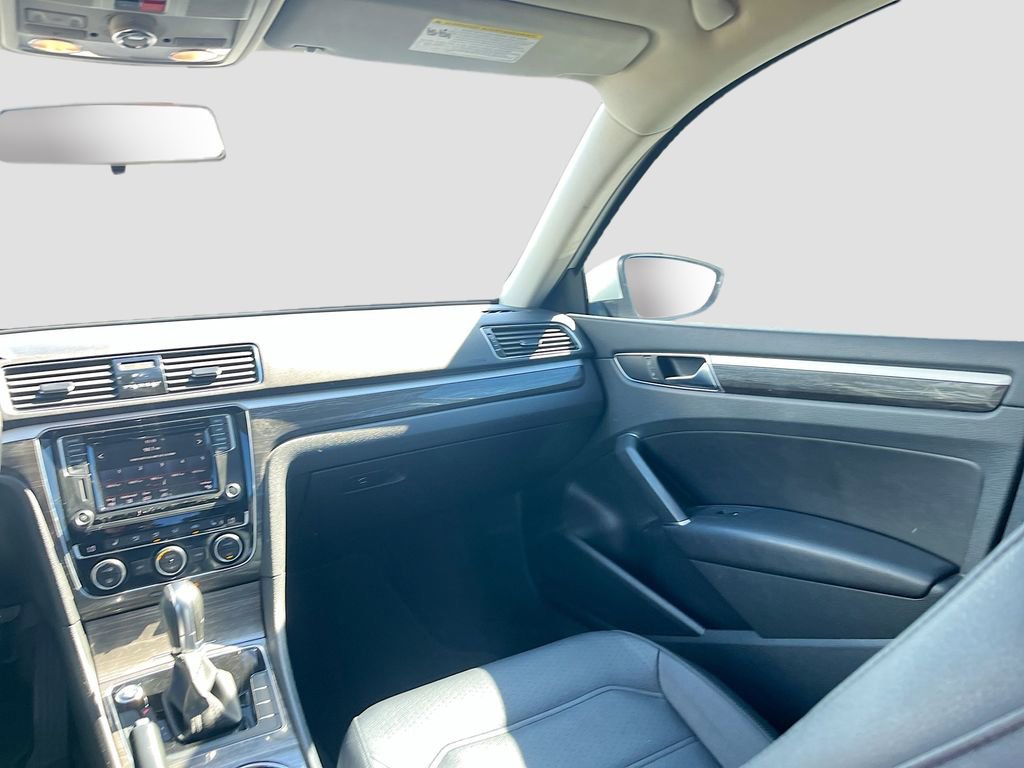 Used 2018 Volkswagen Passat 2.0T SE image 23