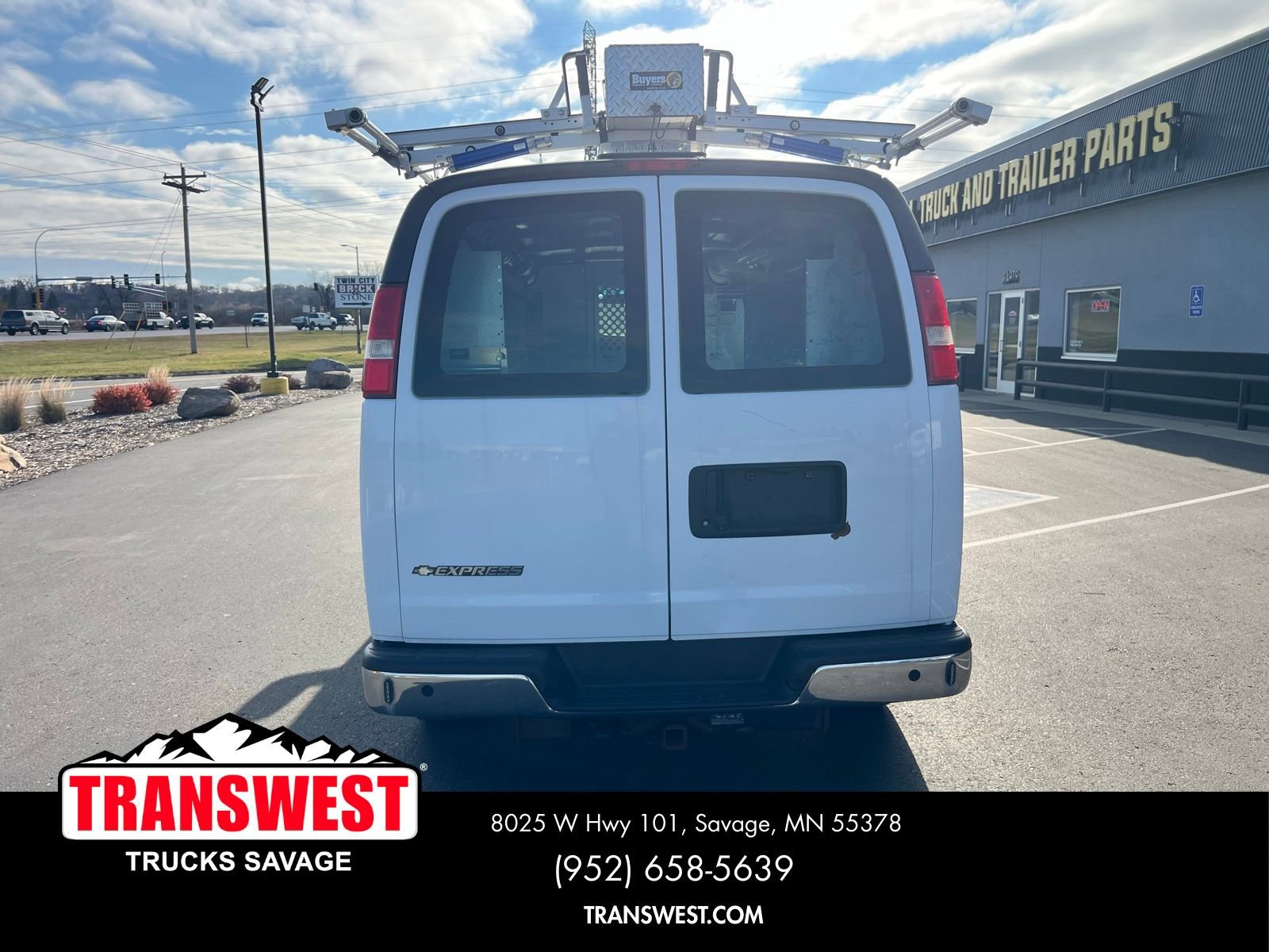 Used 2018 Chevrolet Express 3500 Extended w/ Driver Convenience Package RWD image 11