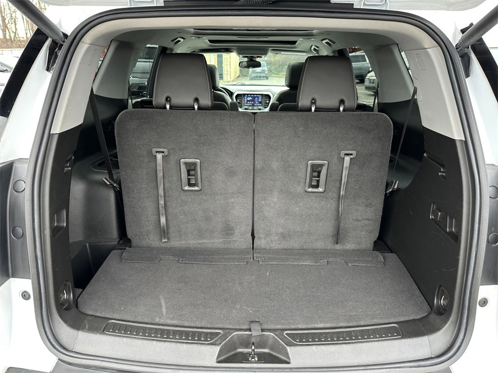 Used 2023 GMC Acadia SLT w/ Preferred Package image 24