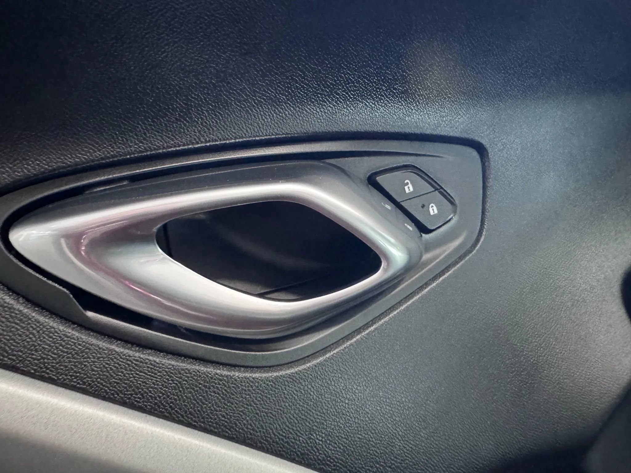 Used 2021 Chevrolet Camaro LT w/ Technology Package image 22