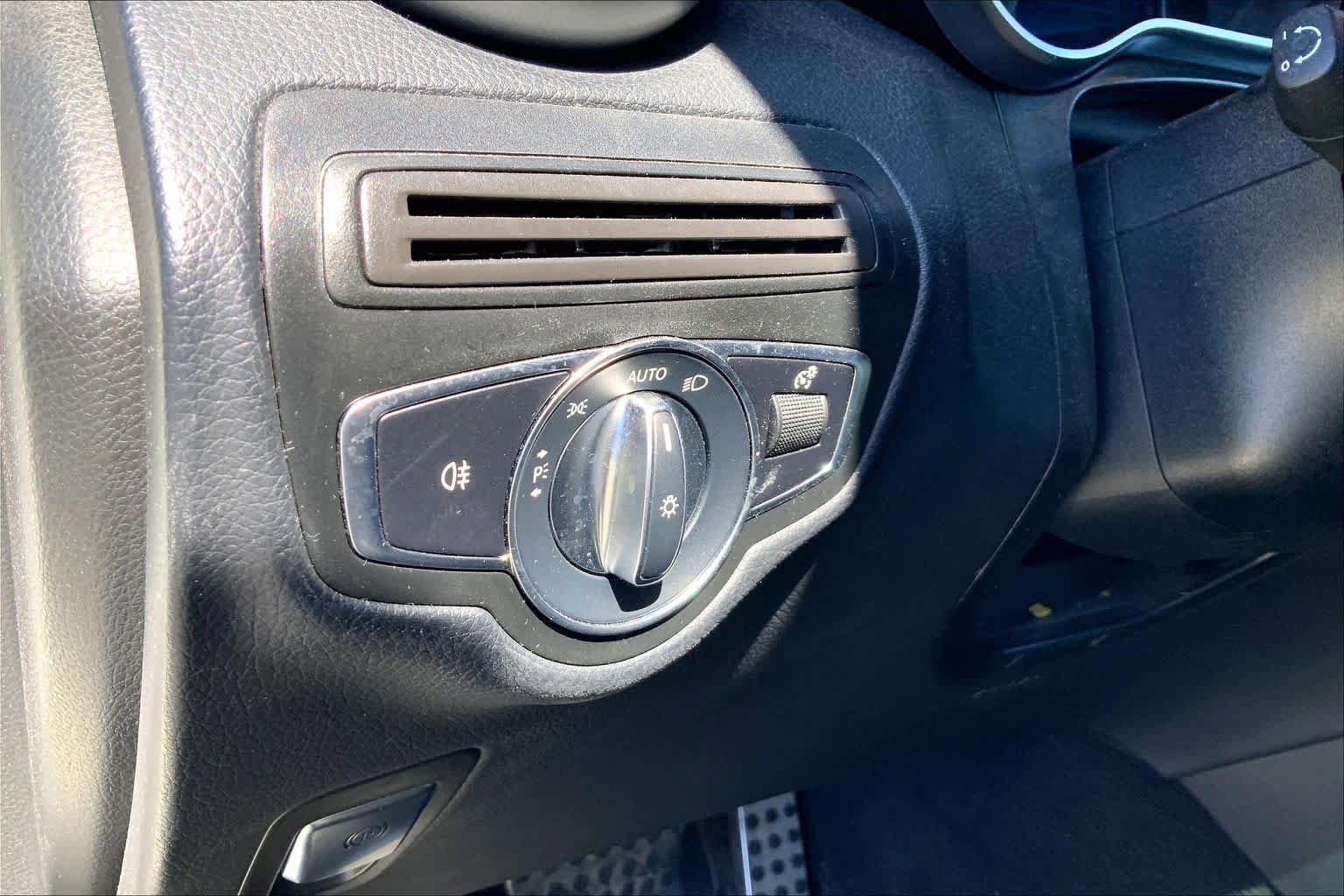 Used 2022 Mercedes-Benz GLC 300 4MATIC image 36