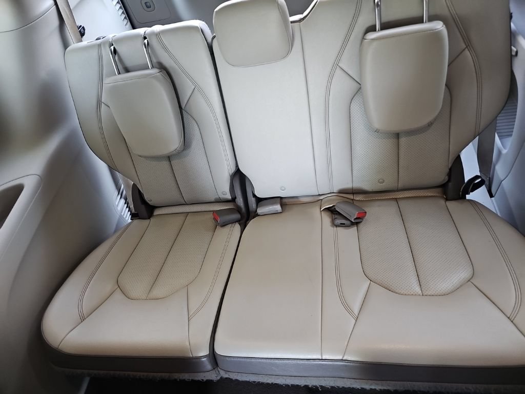 Used 2018 Chrysler Pacifica Touring-L Plus w/ Advanced Safetytec Group FWD image 17