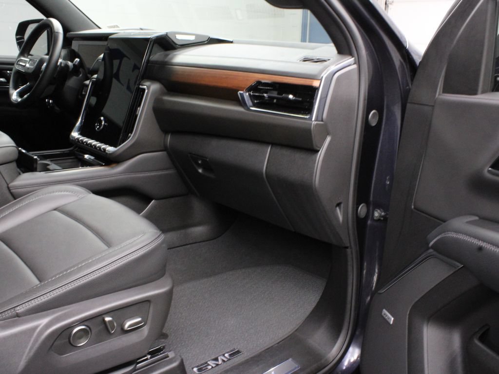 Used 2025 GMC Yukon XL Denali AWD/4WD image 38