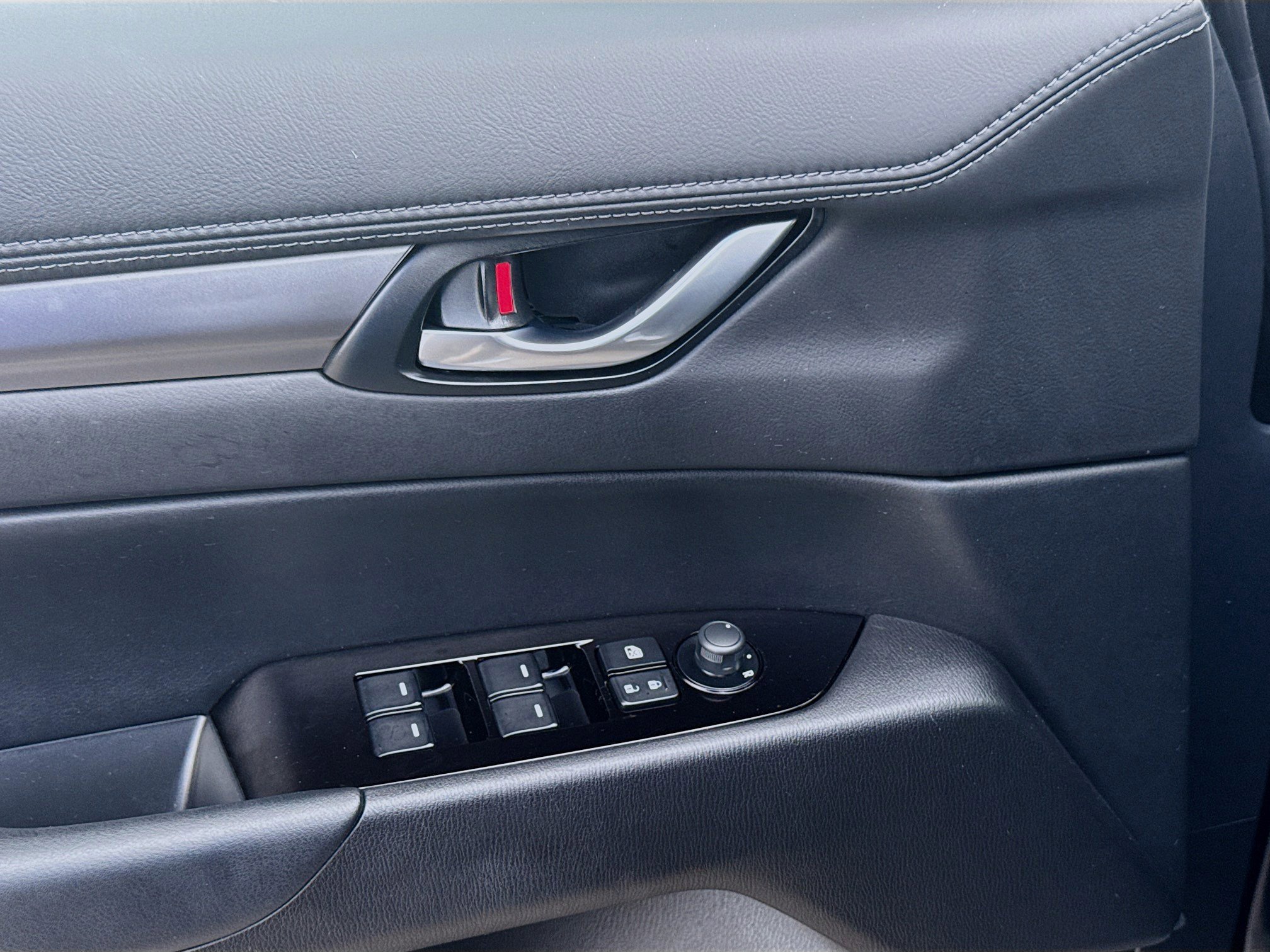 Used 2025 MAZDA CX-5 AWD 2.5 S w/ Select Package image 16