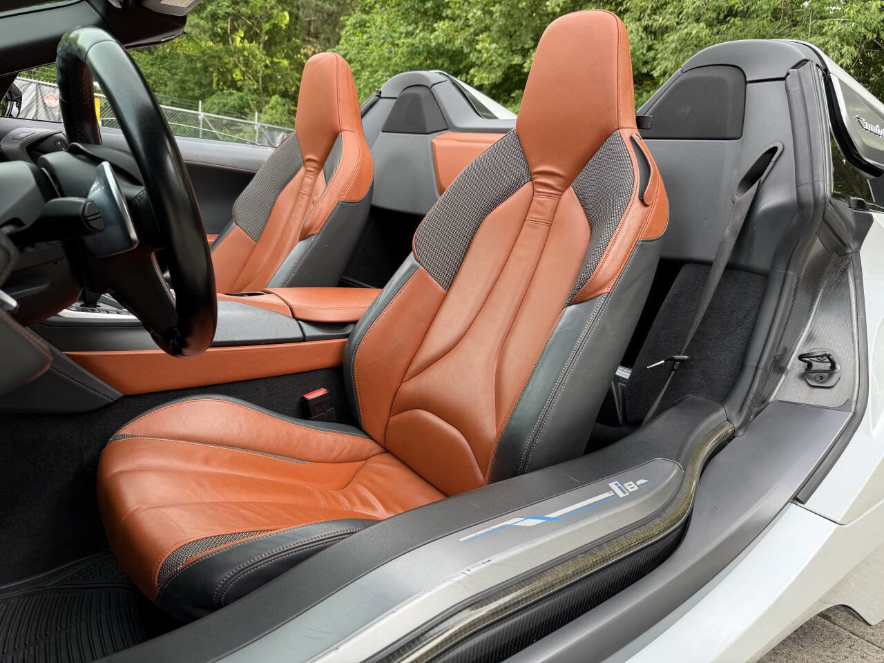 Used 2019 BMW i8 Roadster AWD/4WD image 25
