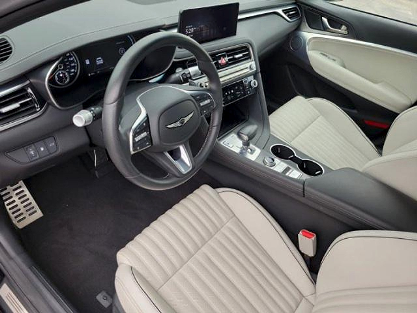 Used 2024 Genesis G70 2.5T w/ Sport Prestige Package RWD image 17
