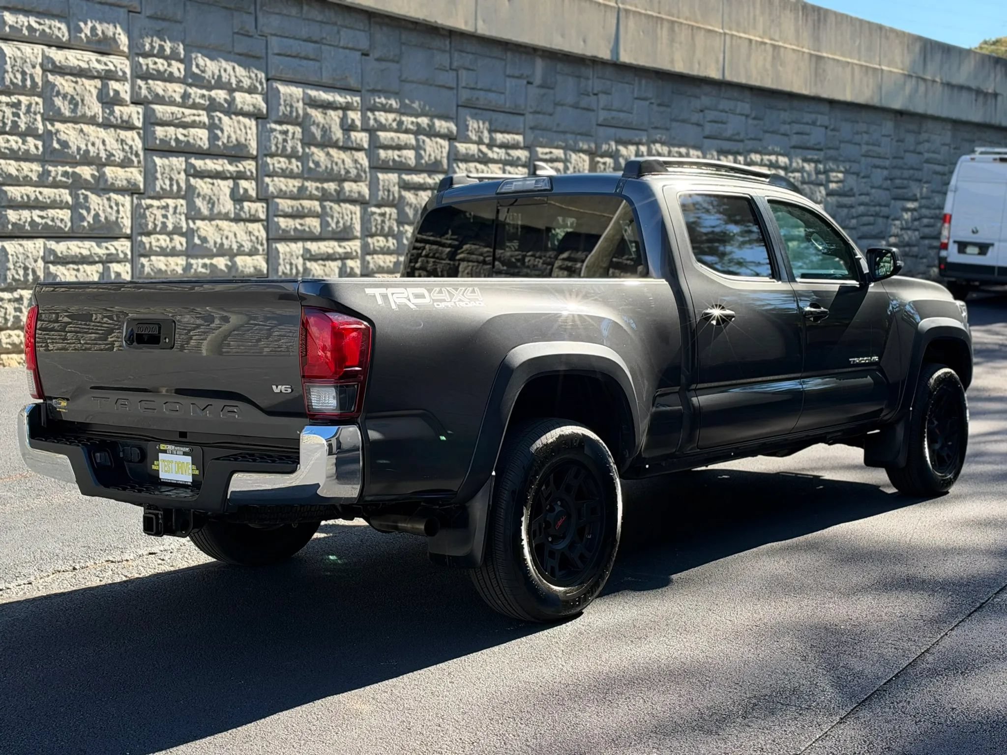 Used 2019 Toyota Tacoma TRD Off-Road AWD/4WD image 7