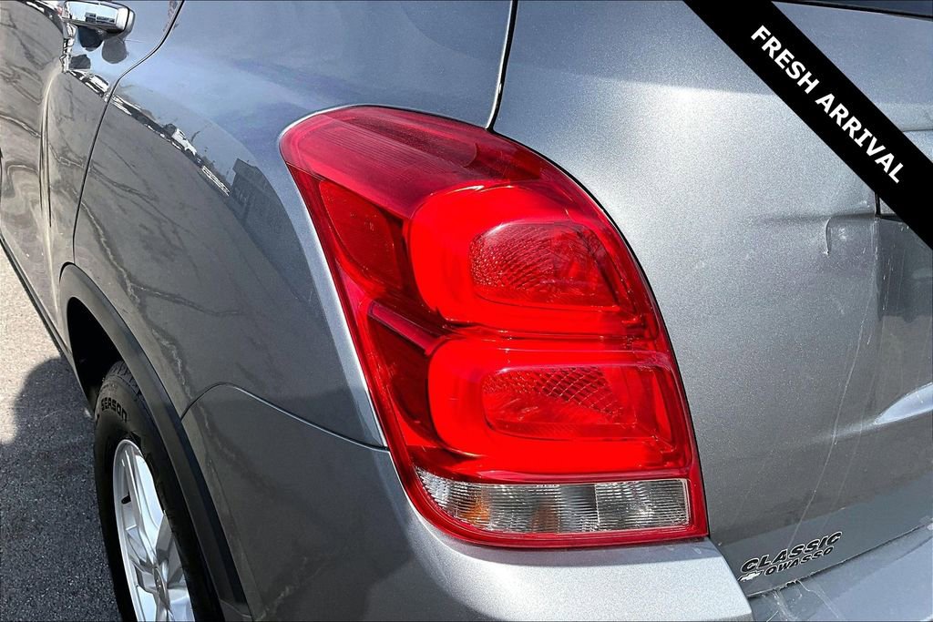 Used 2020 Chevrolet Trax LT w/ LT Convenience Package image 21