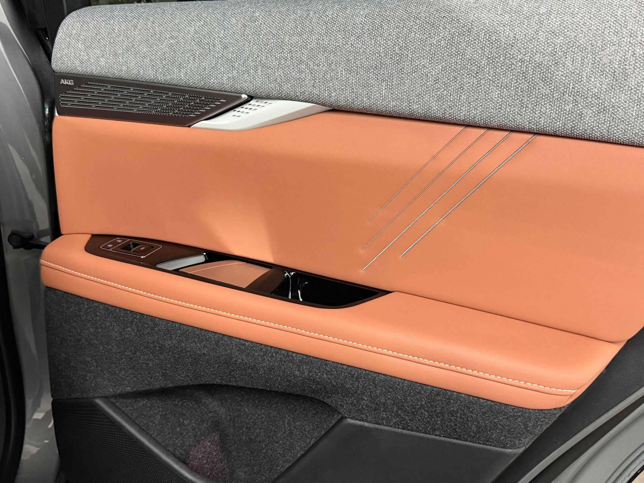 New 2026 Cadillac Optiq Luxury 2 image 19