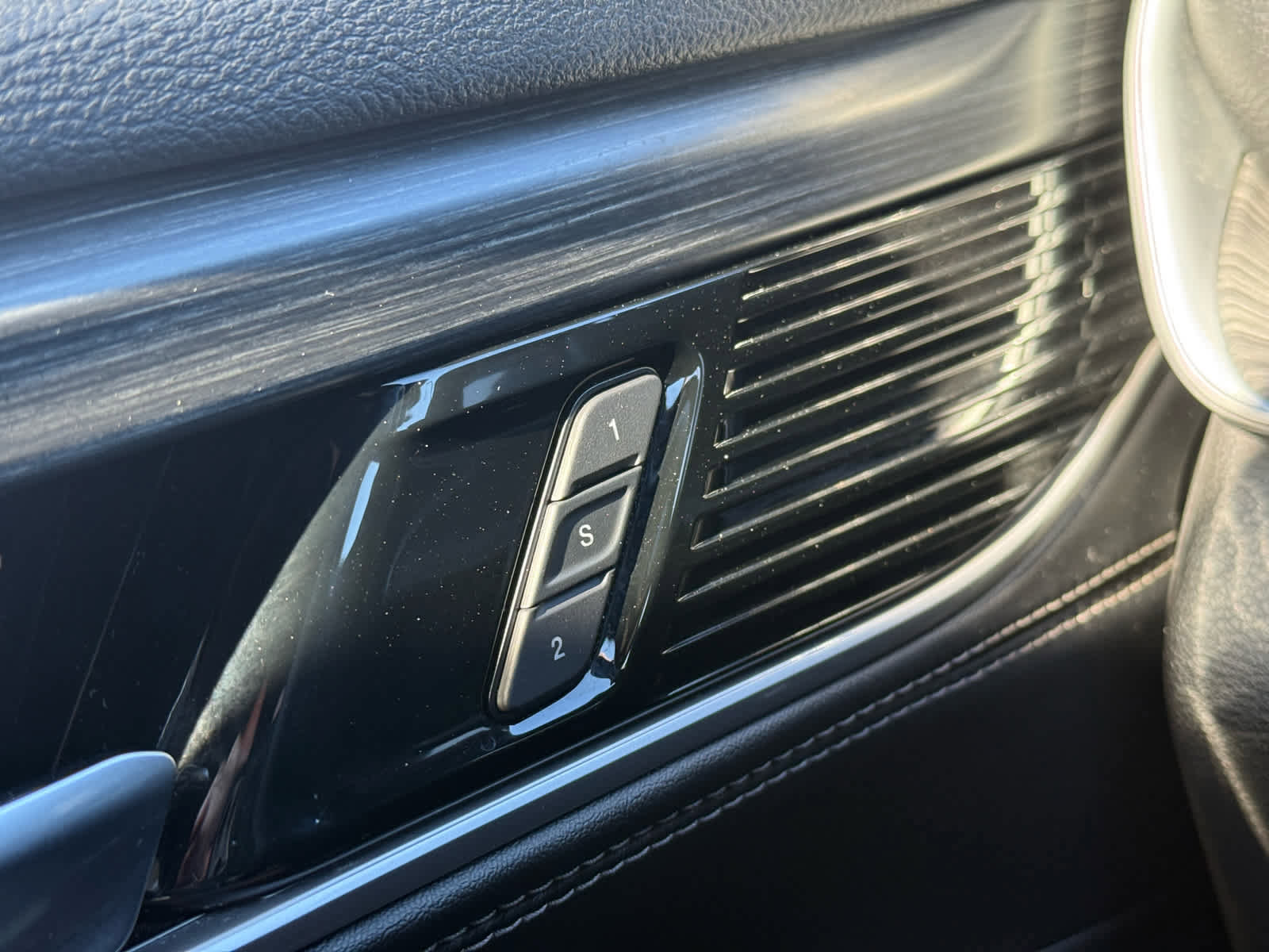 Used 2023 Jeep Wagoneer L Series II image 29