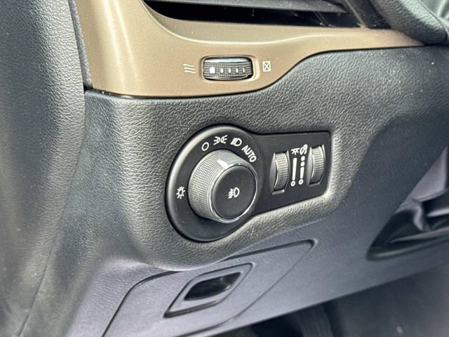 Used 2016 Jeep Cherokee Limited image 31