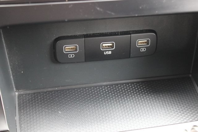 Certified 2024 Kia Carnival LX FWD image 8