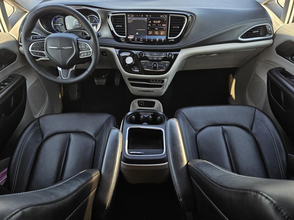Used 2024 Chrysler Pacifica Select image 31