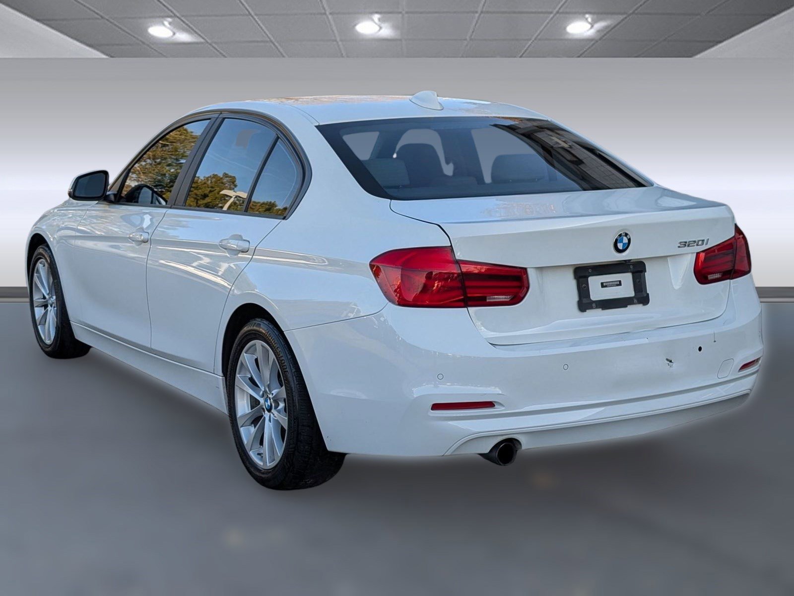 Used 2016 BMW 320i Sedan image 3