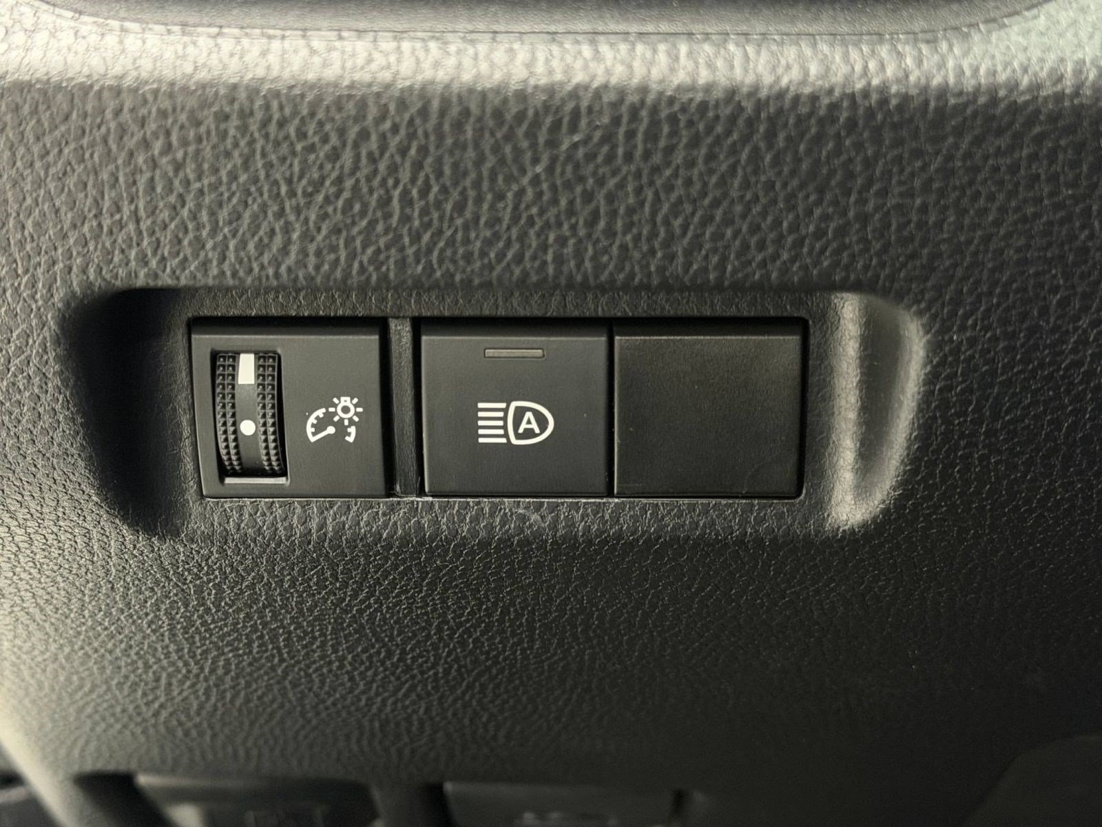 Used 2024 Toyota RAV4 LE AWD/4WD image 18