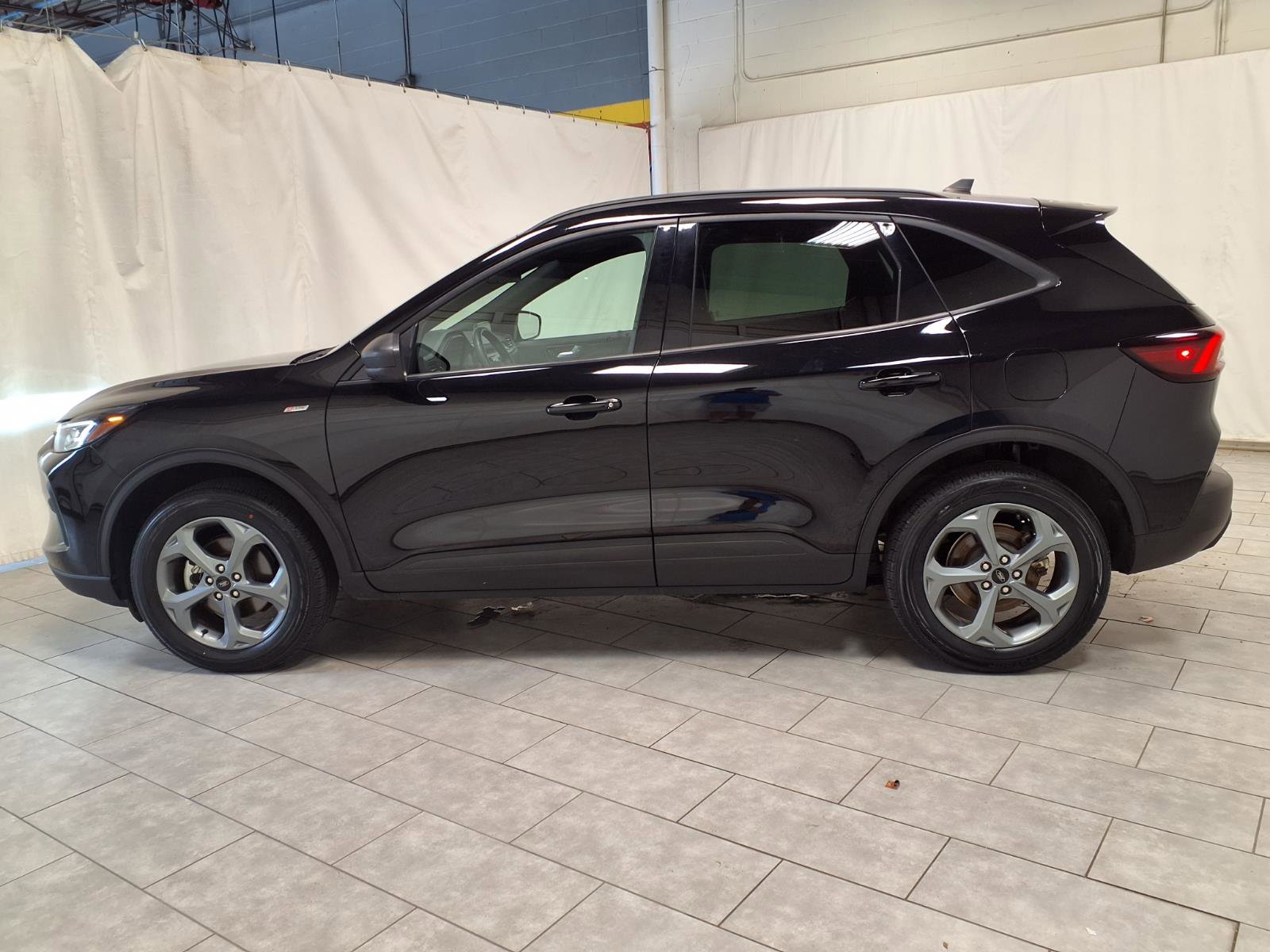 Used 2025 Ford Escape ST-Line AWD/4WD image 6