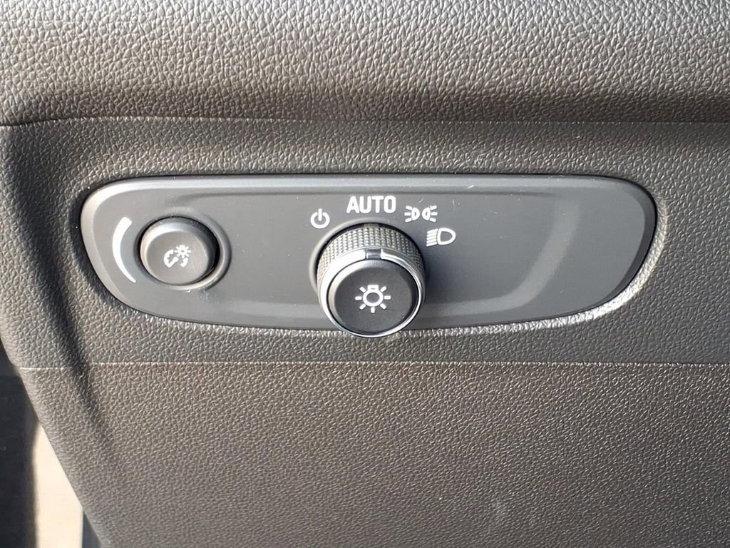 Used 2022 Buick Envision Essence w/ Sport Touring Package image 14