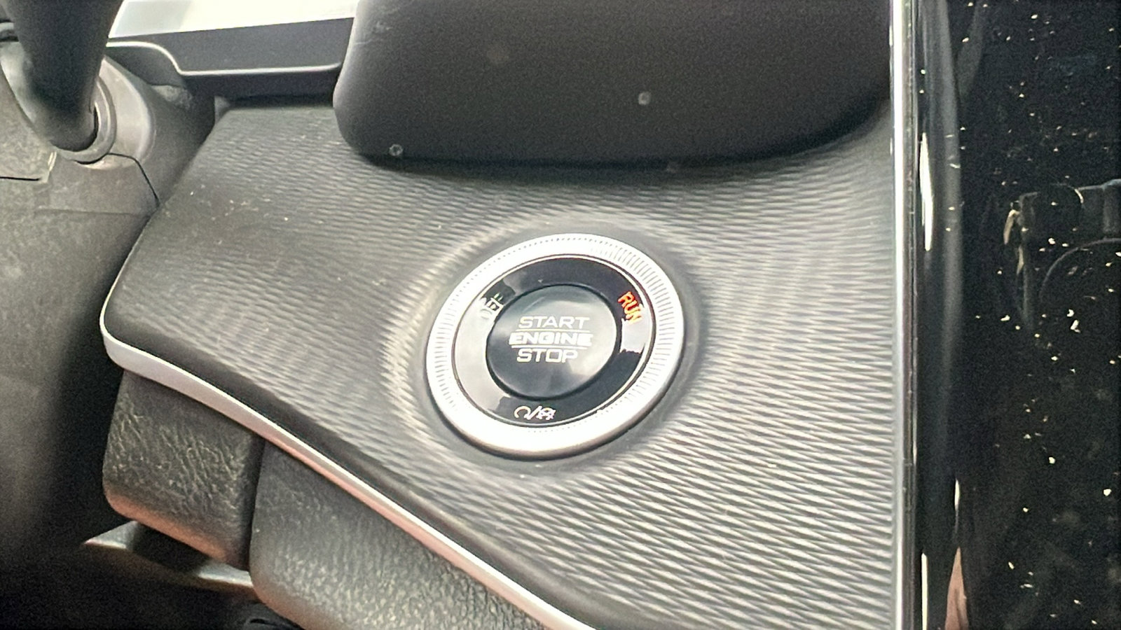 Used 2024 Jeep Grand Cherokee L Laredo image 30