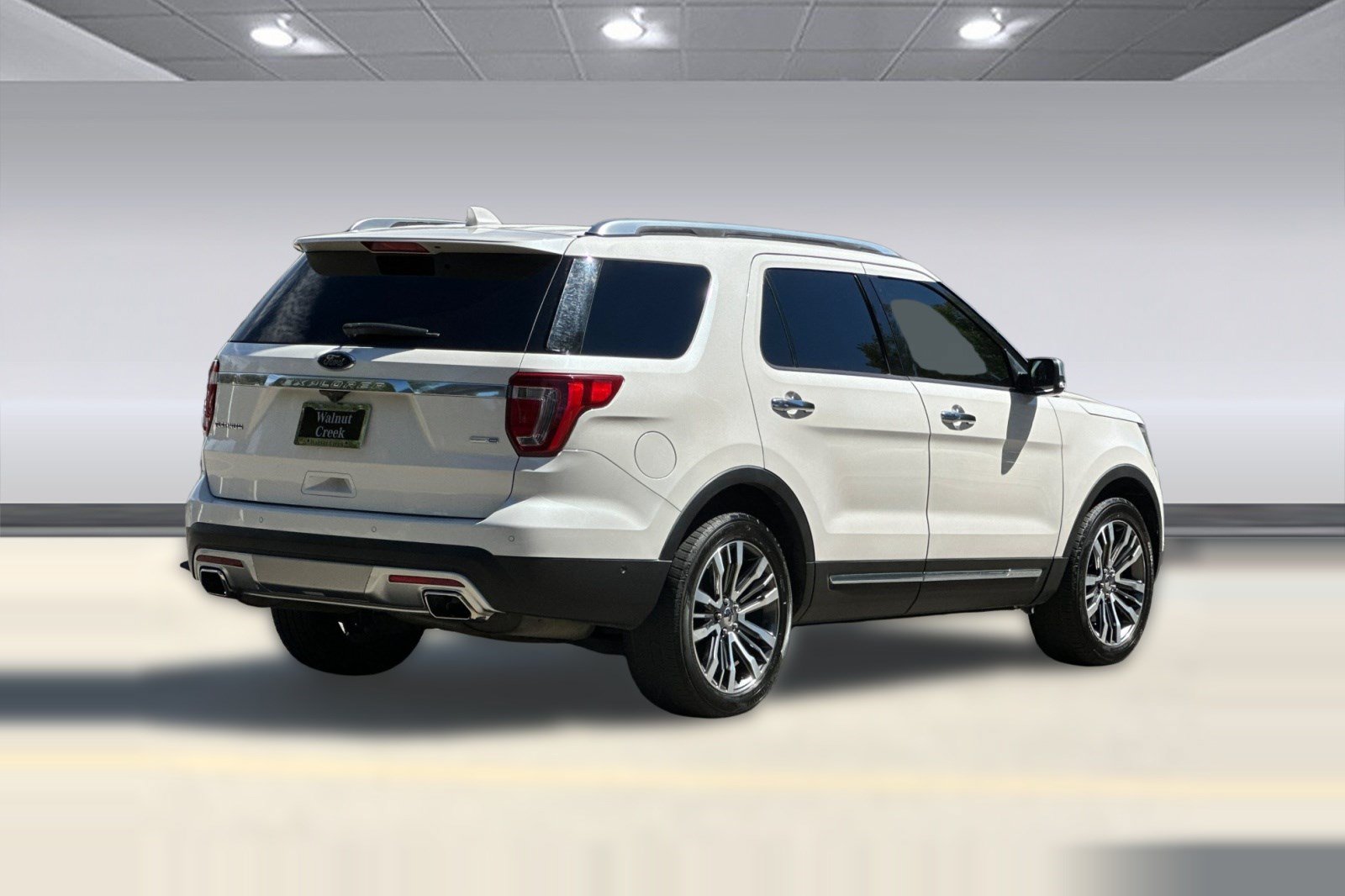 Used 2016 Ford Explorer Platinum AWD/4WD image 8