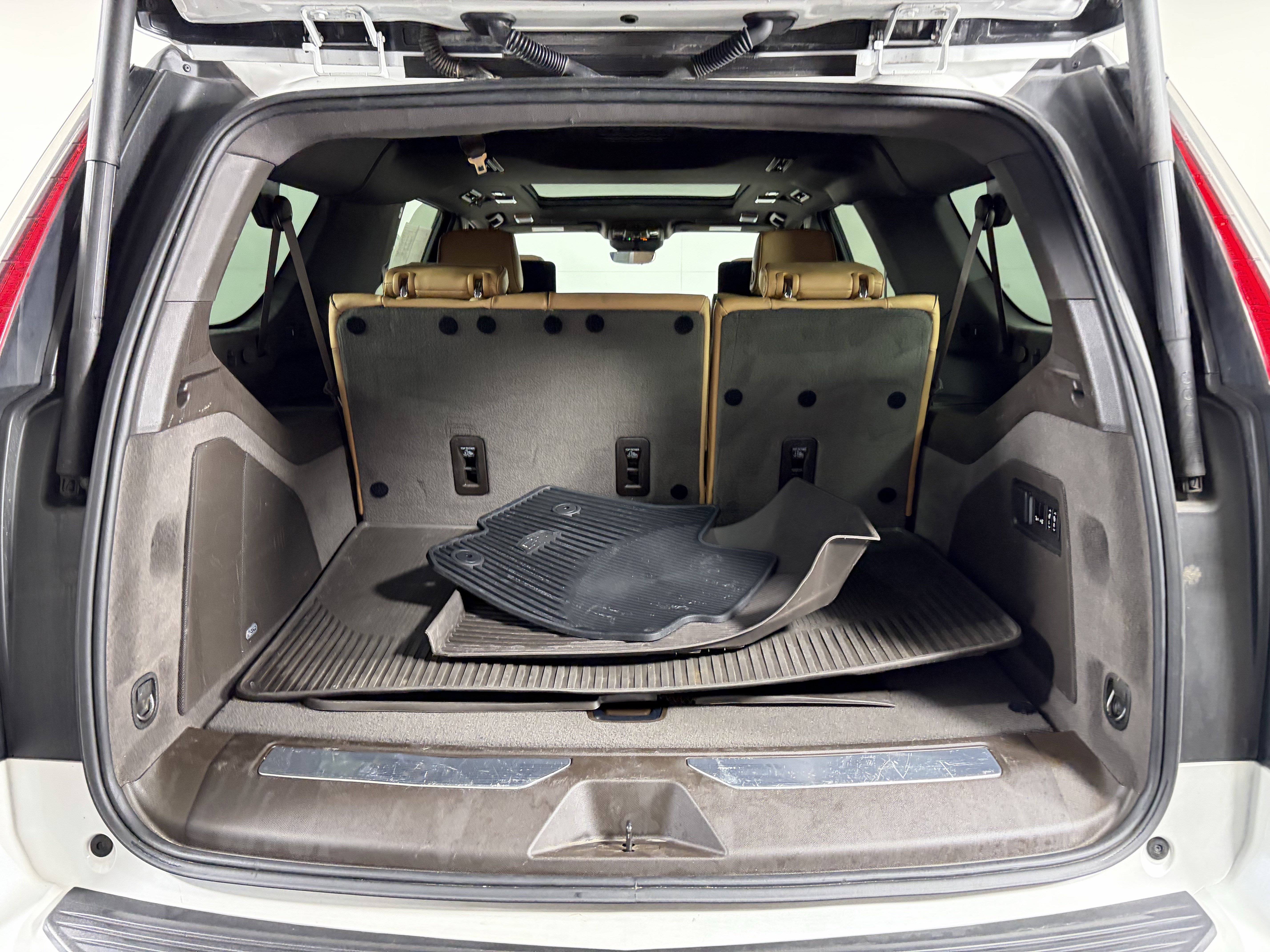 Used 2024 Cadillac Escalade ESV Premium Luxury w/ Performance Package image 19