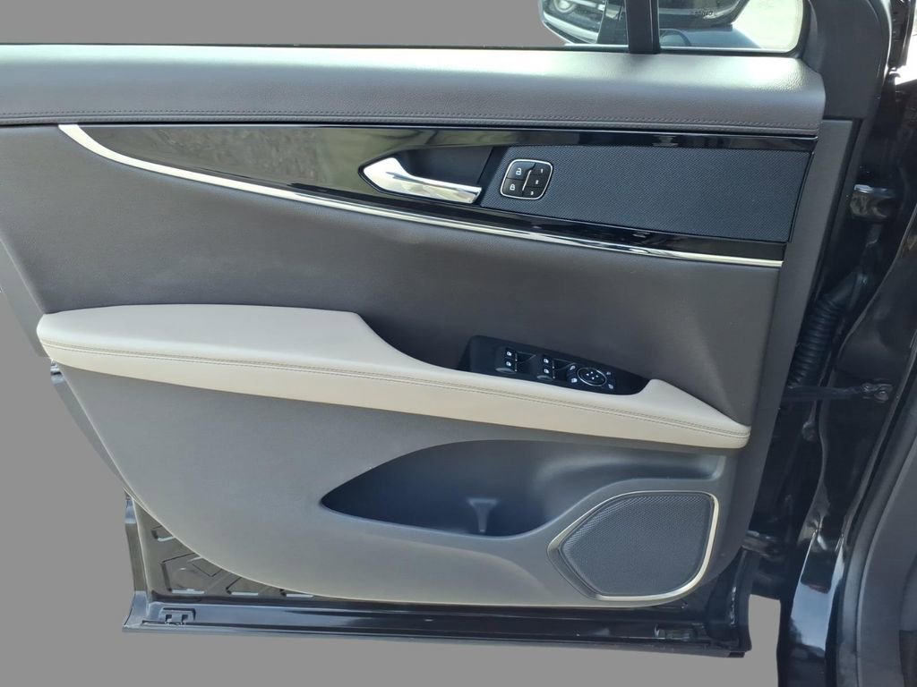 Certified 2023 Lincoln Nautilus FWD image 16