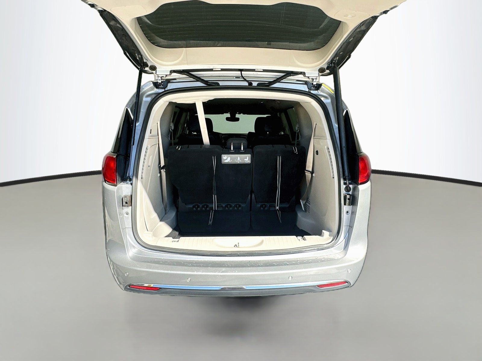 Used 2019 Chrysler Pacifica Touring-L FWD image 24