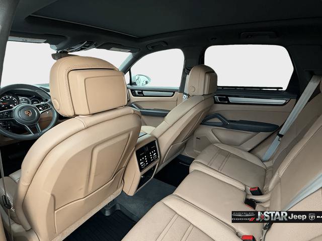Used 2023 Porsche Cayenne Platinum Edition image 23