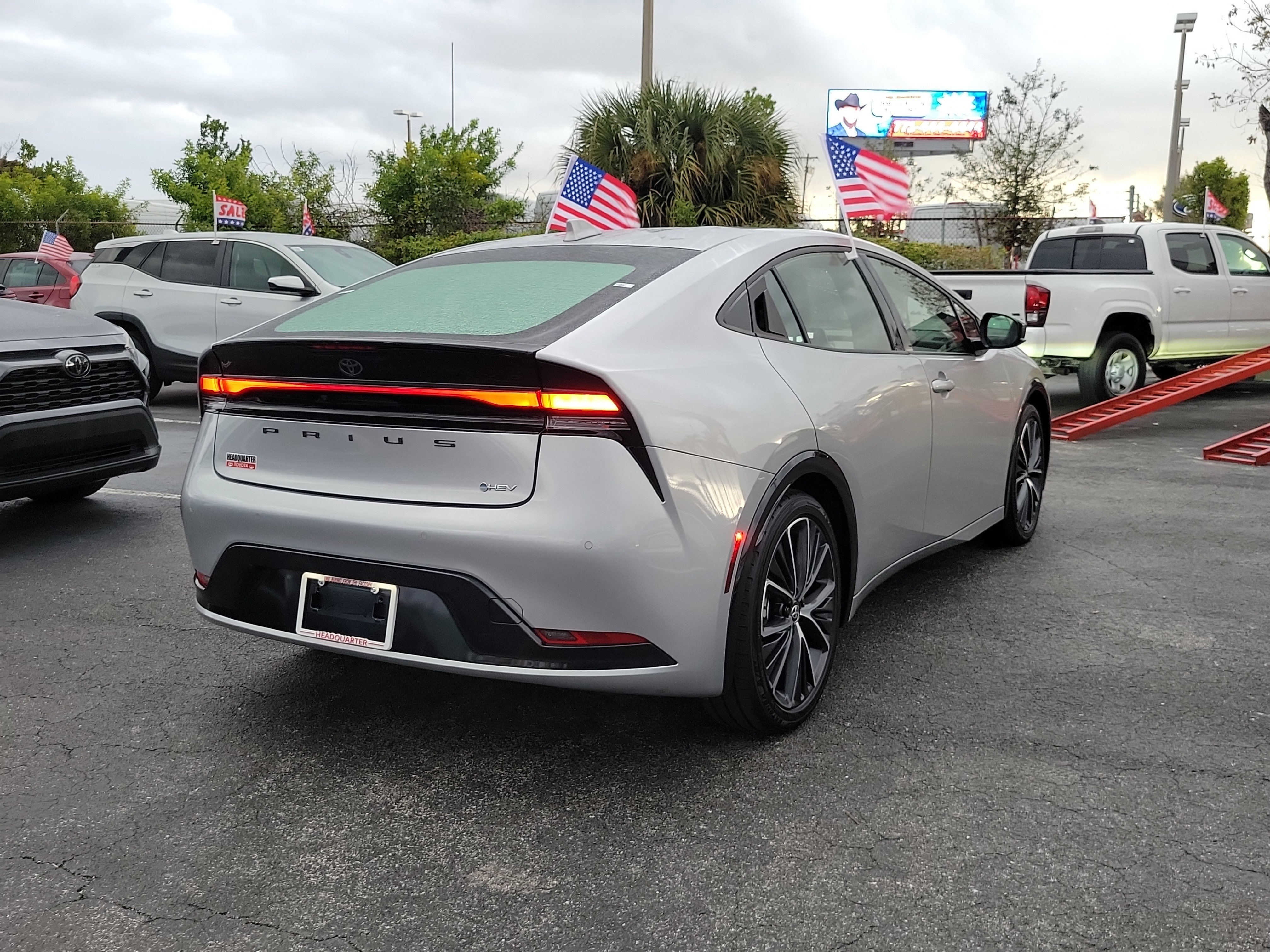 Used 2025 Toyota Prius XLE image 11
