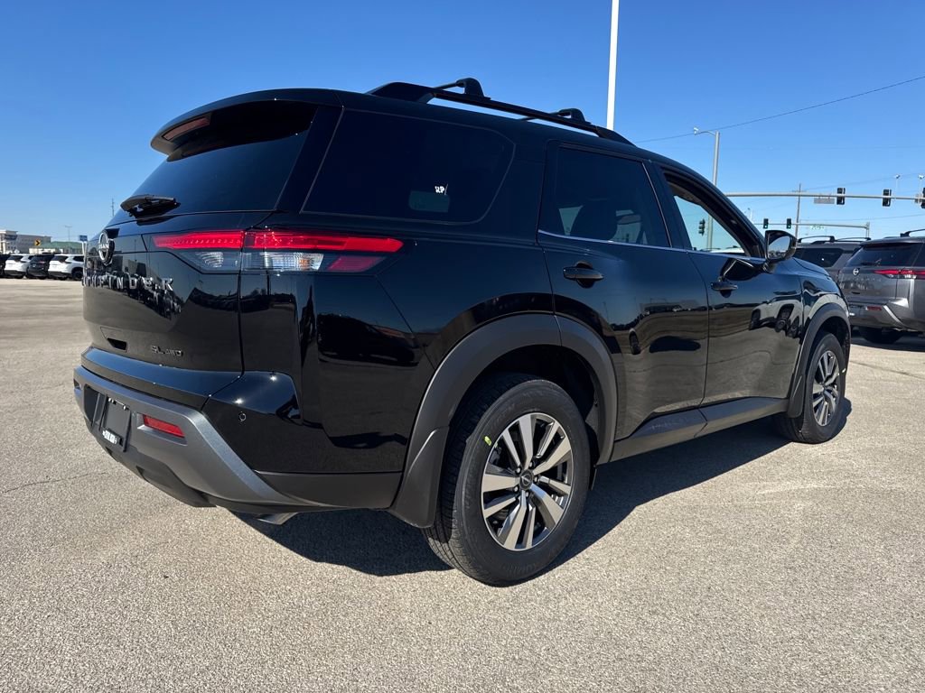 New 2026 Nissan Pathfinder SL image 7
