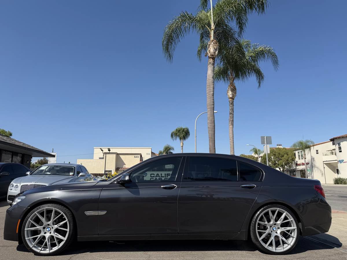 Used 2015 BMW 750Li RWD image 2