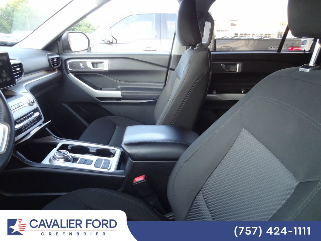 Used 2024 Ford Explorer XLT RWD image 6