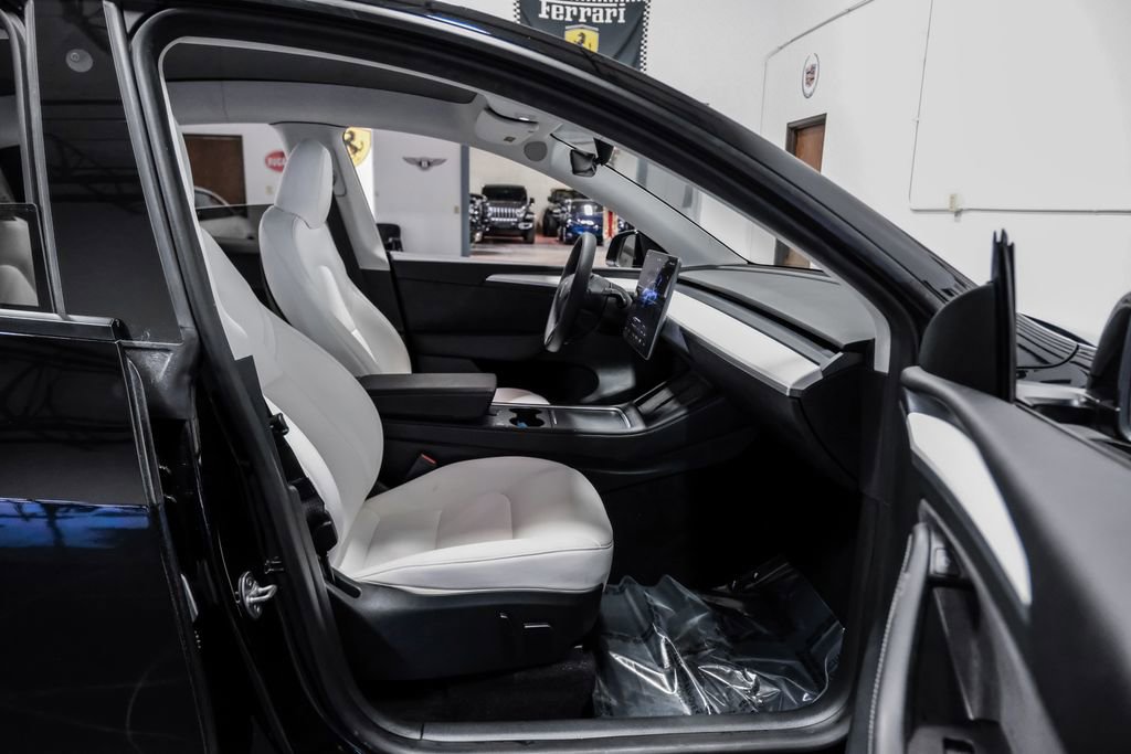 Used 2023 Tesla Model Y Long Range AWD/4WD image 30