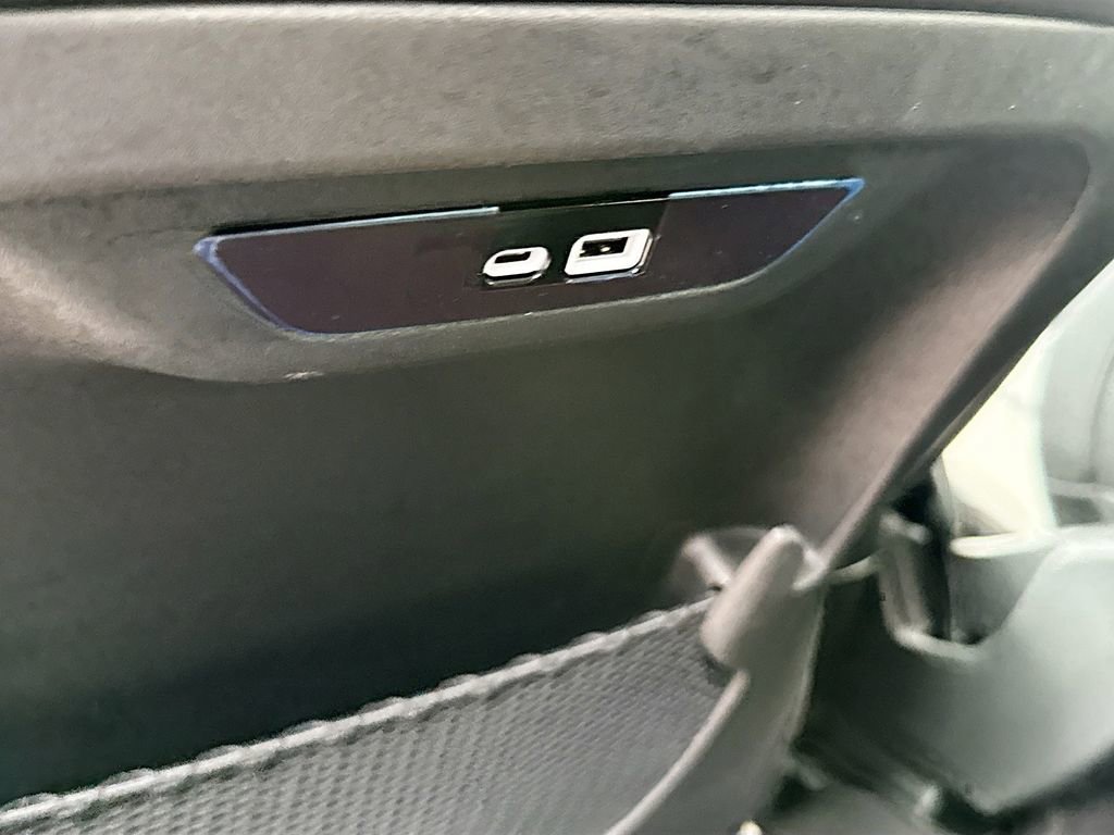 Used 2026 Chrysler Pacifica Select image 29