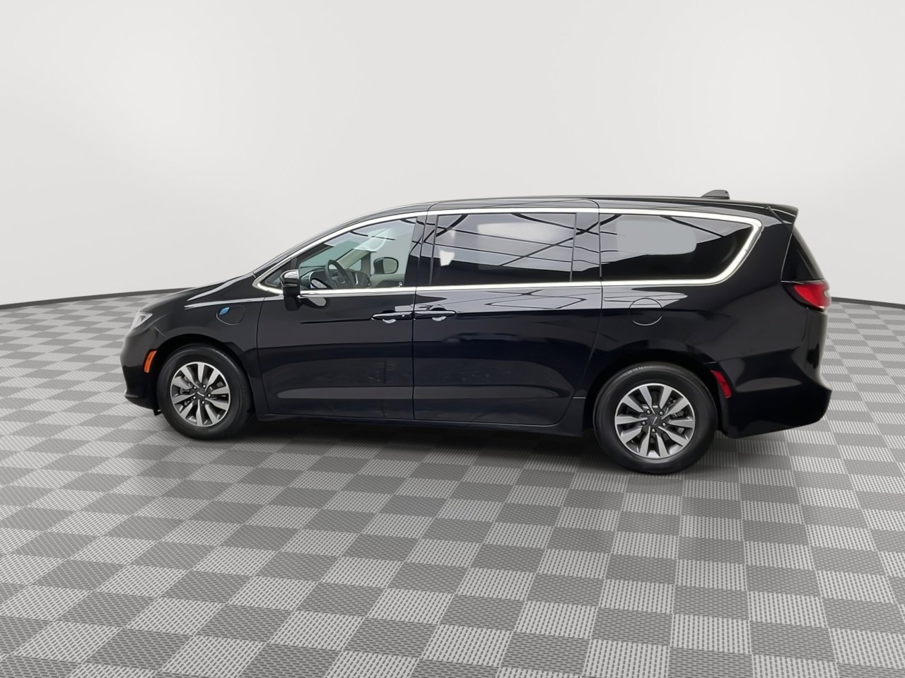 Used 2023 Chrysler Pacifica Touring-L image 36