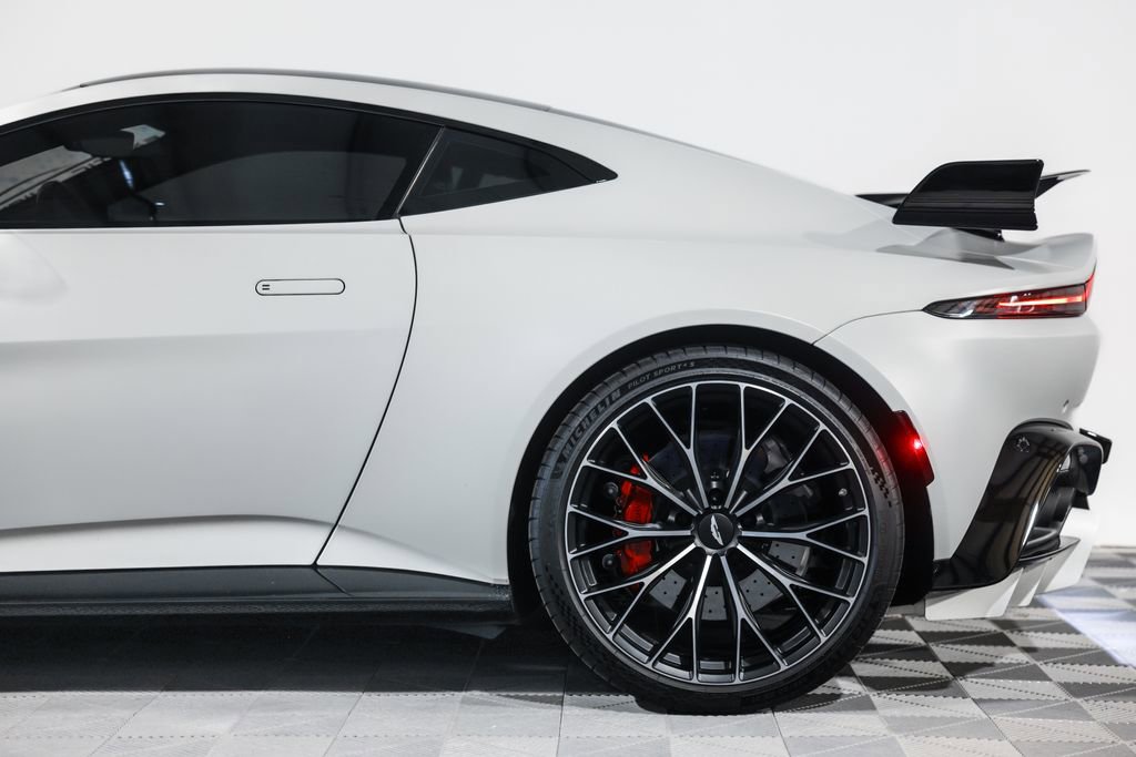 Used 2023 Aston Martin V8 Vantage Coupe RWD image 16