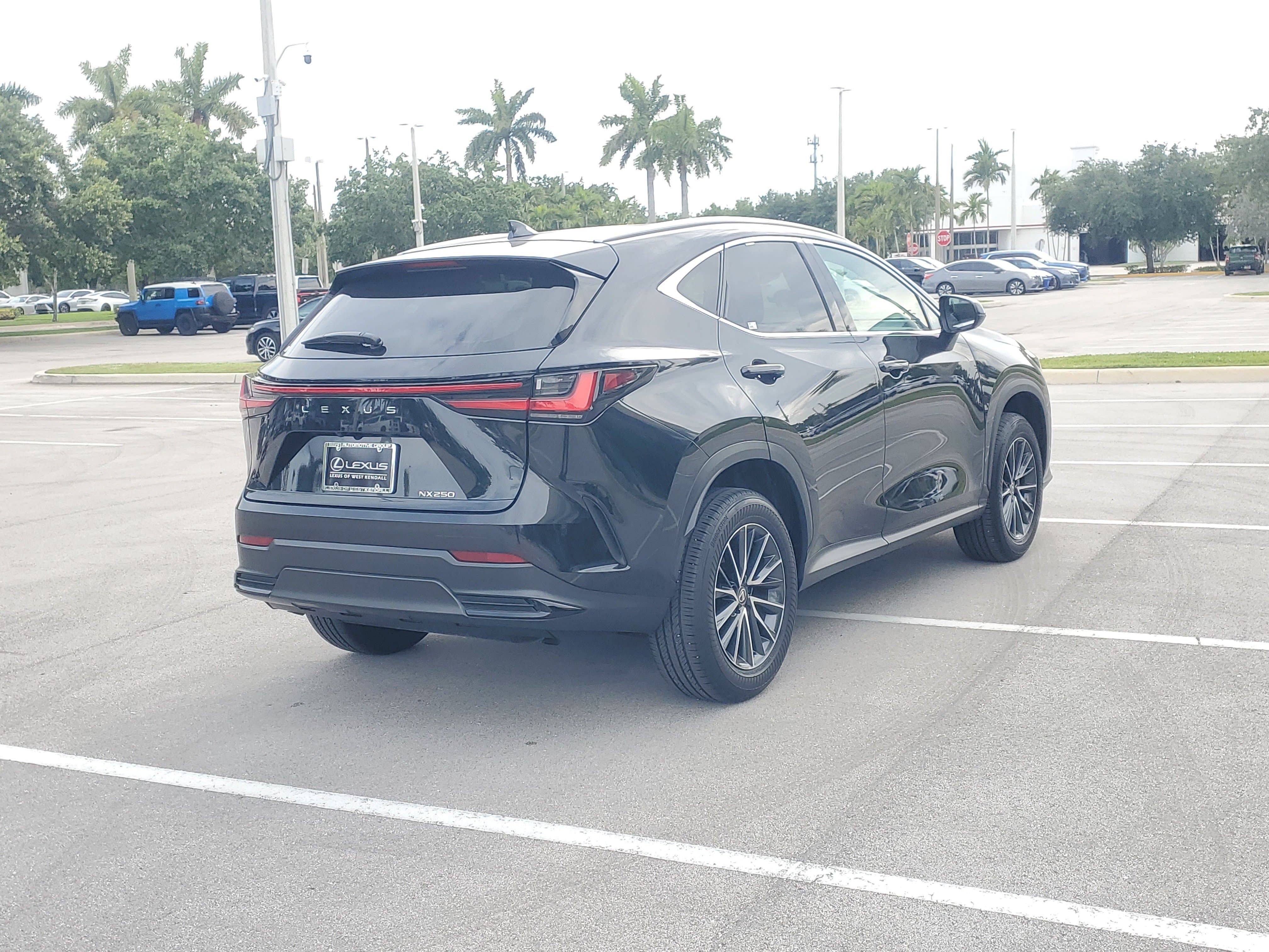 Used 2025 Lexus NX 250 FWD w/ Towing Package (2000 Lbs) image 10