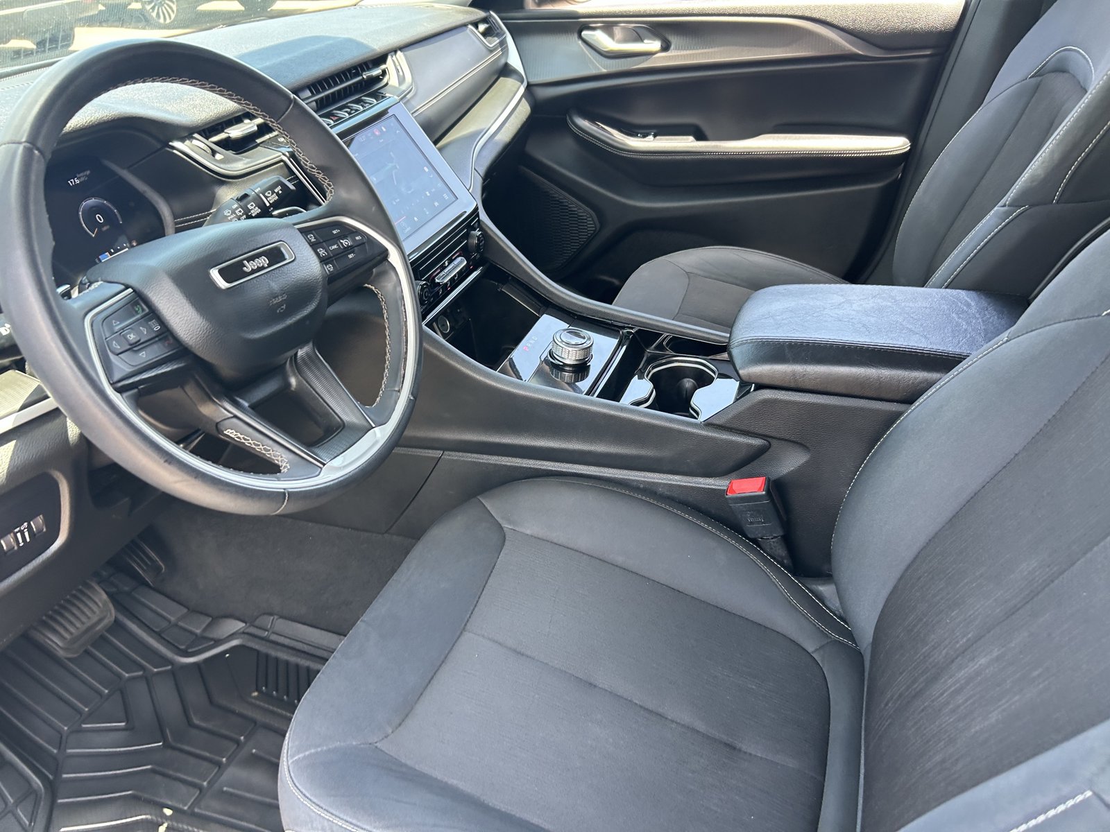 Used 2023 Jeep Grand Cherokee L Laredo RWD image 27