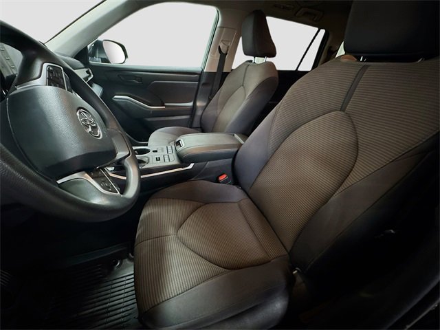 Used 2022 Toyota Highlander L image 15