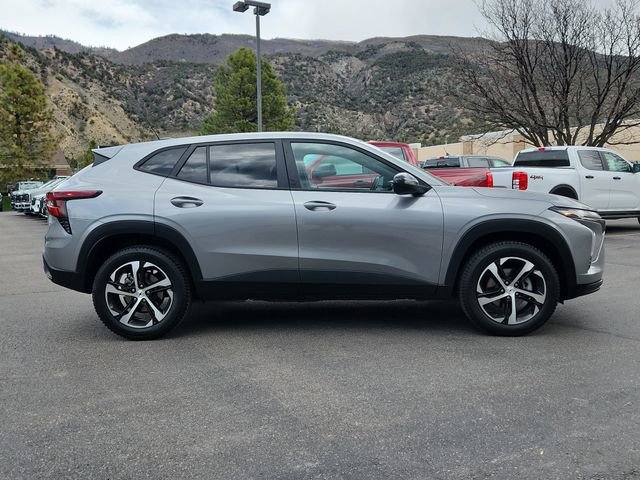 Used 2024 Chevrolet Trax RS w/ Driver Confidence Package FWD image 2