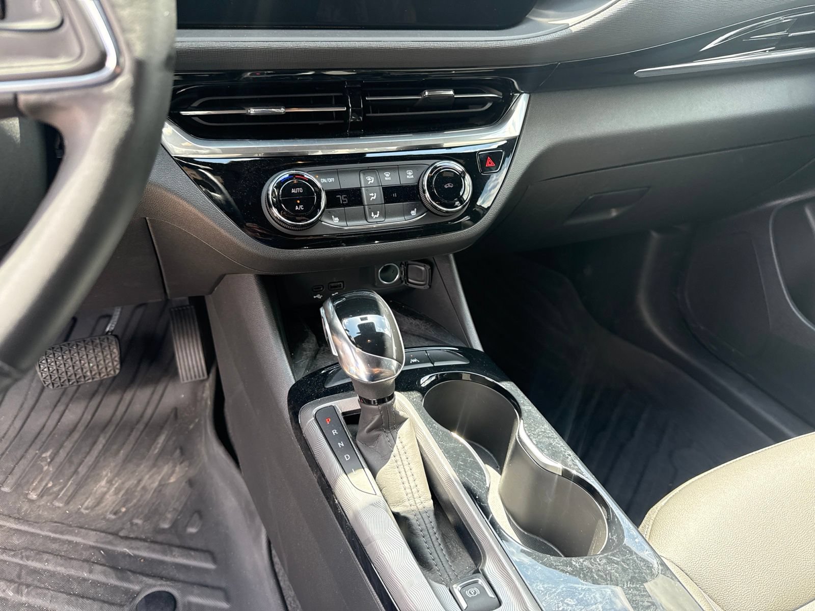 Used 2024 Buick Envista Sport Touring w/ Convenience I Package FWD image 20