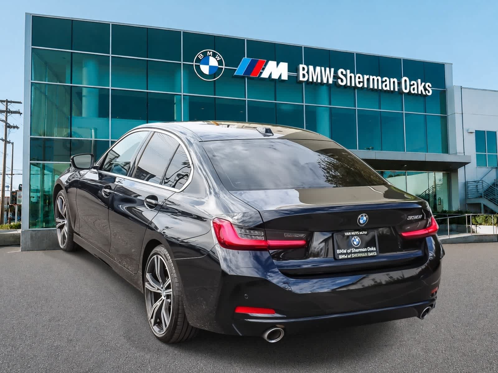 Used 2024 BMW 330i Sedan w/ Convenience Package RWD image 6