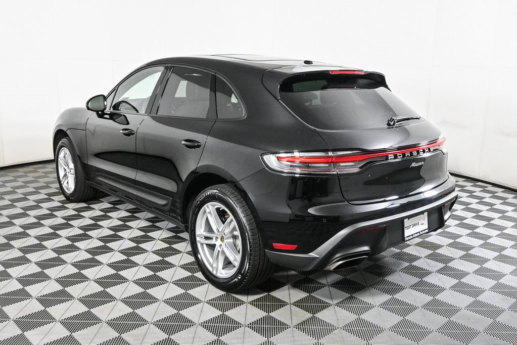 Used 2025 Porsche Macan image 3