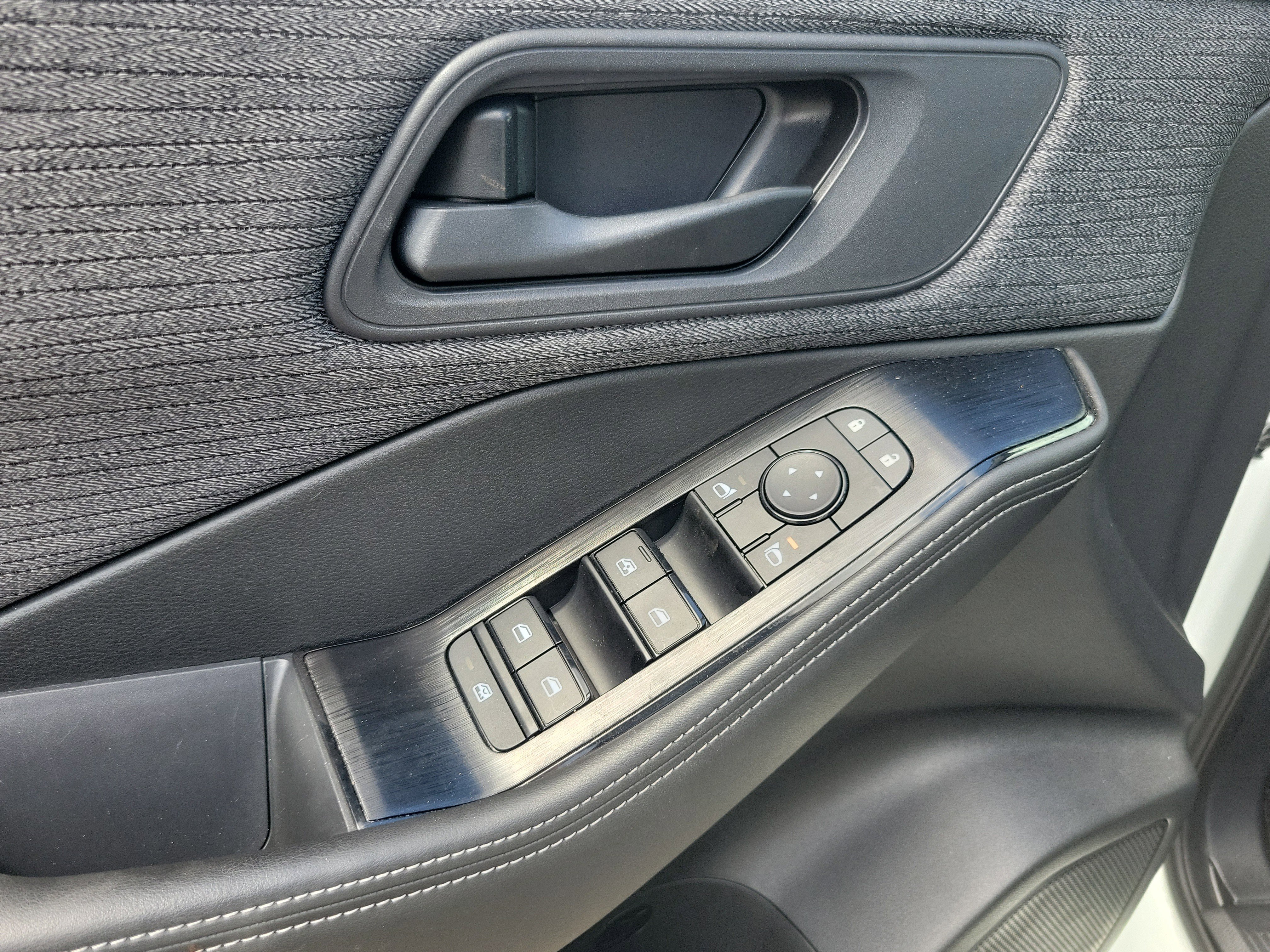 Used 2022 Nissan Rogue S image 19