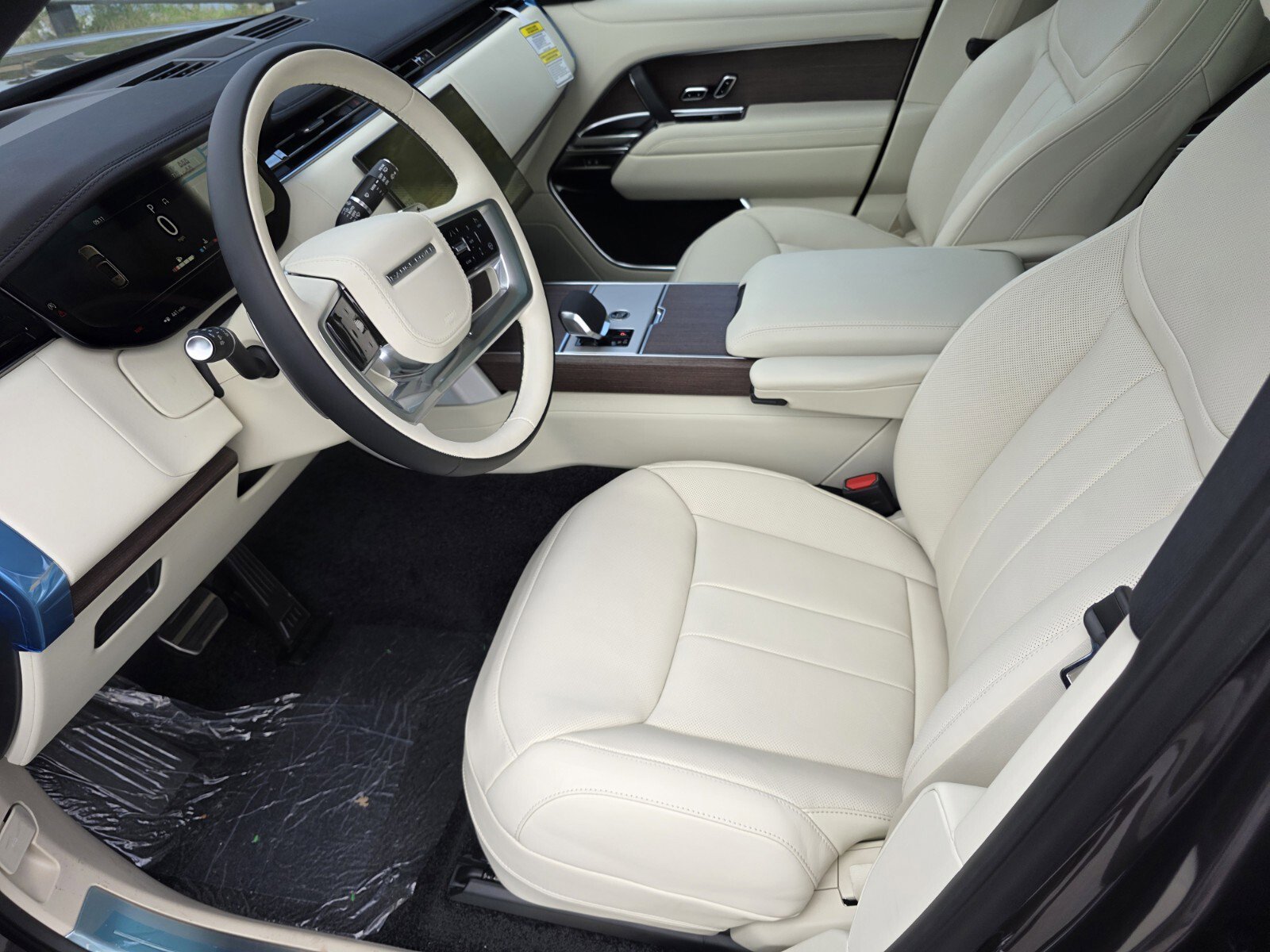 New 2026 Land Rover Range Rover Long Wheelbase SE AWD/4WD image 10