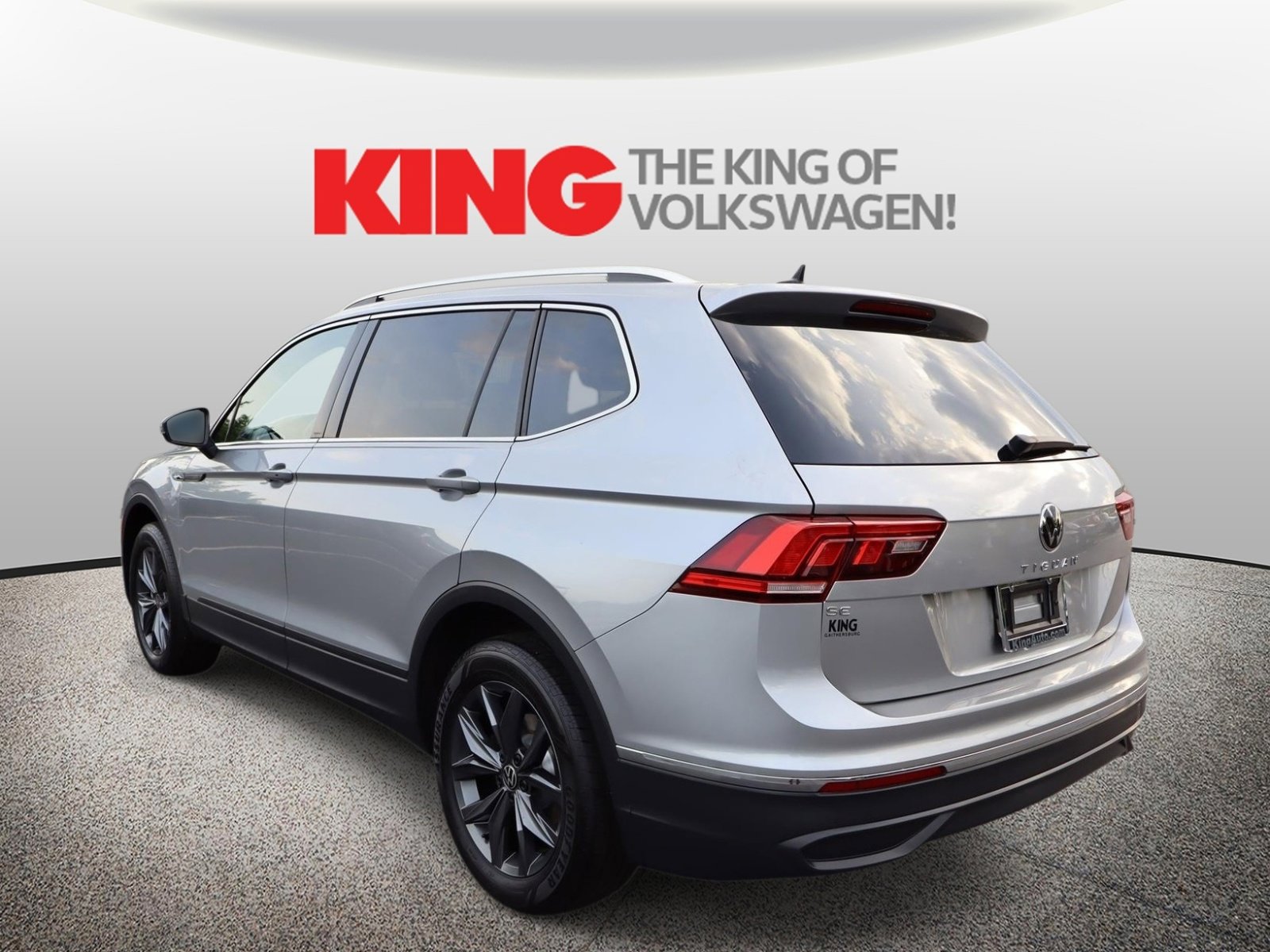 Certified 2024 Volkswagen Tiguan SE FWD image 6