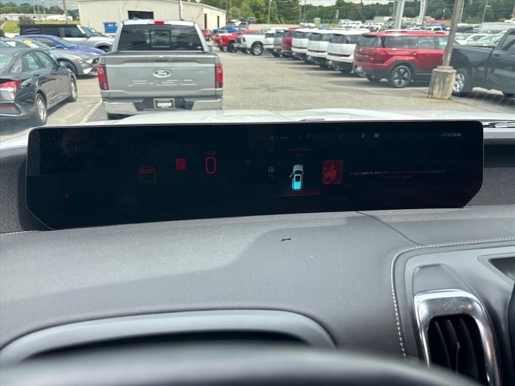 Used 2026 Ford Expedition Platinum w/ Driver's Package AWD/4WD image 15