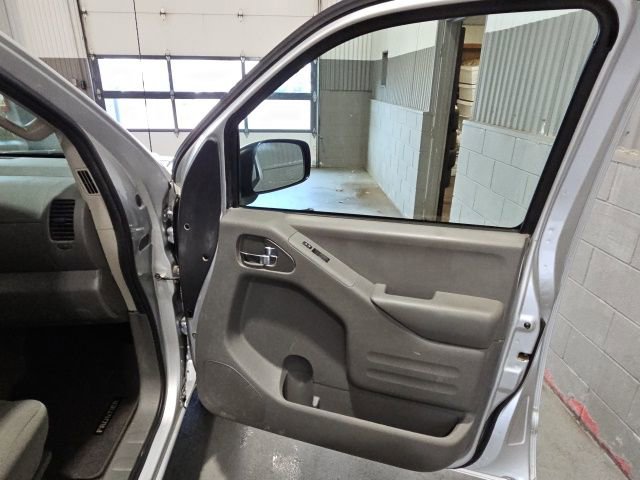 Used 2016 Nissan Frontier SV image 25
