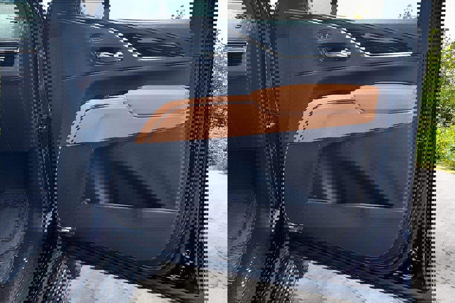 Used 2023 Cadillac Escalade Premium Luxury image 24